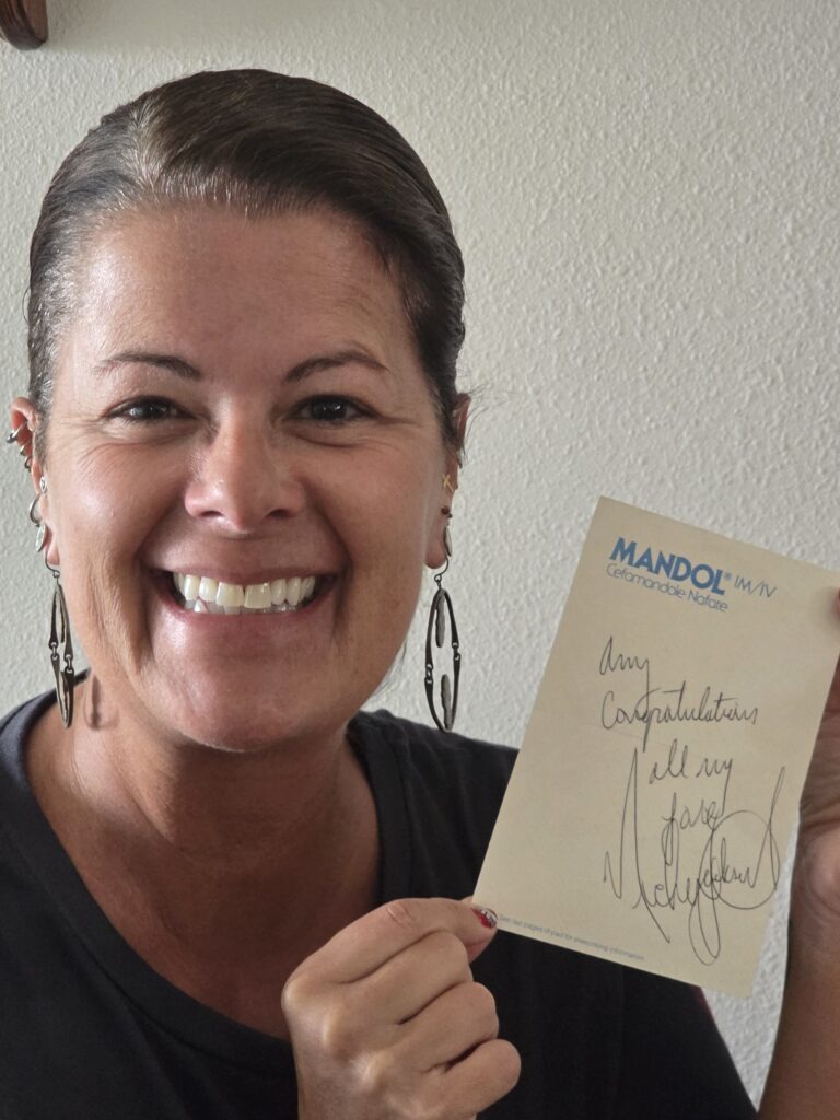 Michael Jackson autograph signed to “Amy” found another Amy